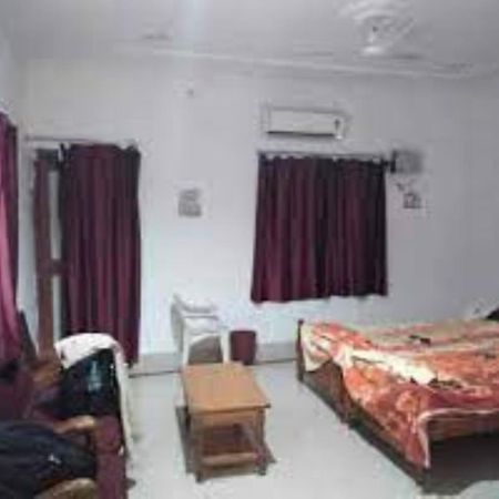 Hotel Circuit House,Cuttack Zewnętrze zdjęcie